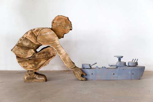בלהה אהרוני - משחק ילדים, 2009, עץ ופלסטיק, באדיבות האמנית