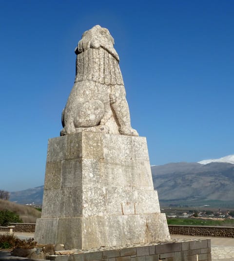 אברהם מלניקוב - אנדרטת האריה בתל-חי
