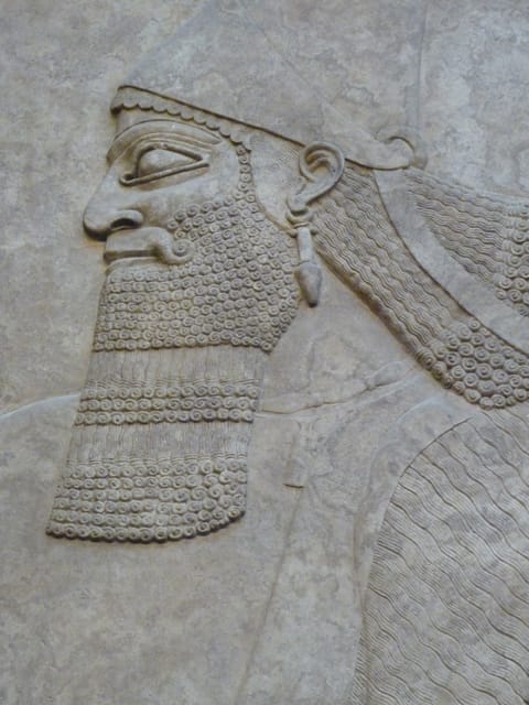 תבליט ראשו של מלך אשור