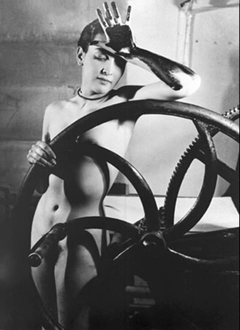 מאן ריי, תצלום של מרט אופנהיים, 1933, צילום, הדפס כסף