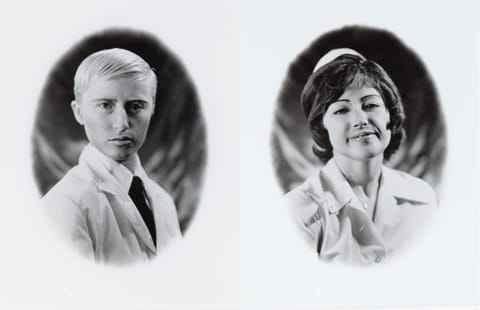 סינדי שרמן, רופא ואחות, 1980, שני תצלומים באדיבות האמנית וגלריה מטרו פיקצ'רס, ניו יורק