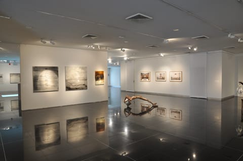 מראה כללי בתערוכת: "הגוף החסר", בית התפוצות: מוזיאון העם היהודי, 2012, אוצרת: אירנה גורדון