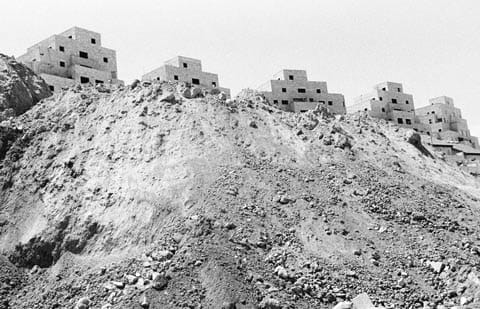 אפרת שוילי - ללא כותרת (ירושלים, פסגת זאב), 1992. 25/39 ס"מ