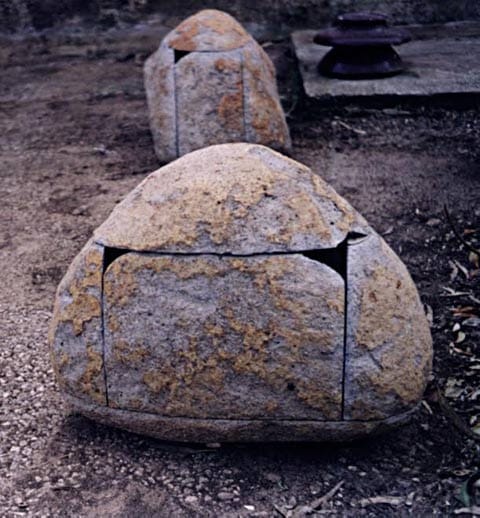 טולי באומן - ריק, שנות ה-90. פיסול באבן בזלת